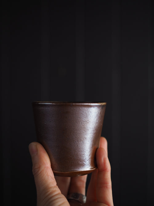 Tea/coffee cups with a dimple