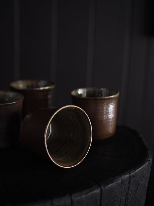 Tea/coffee cups with a dimple